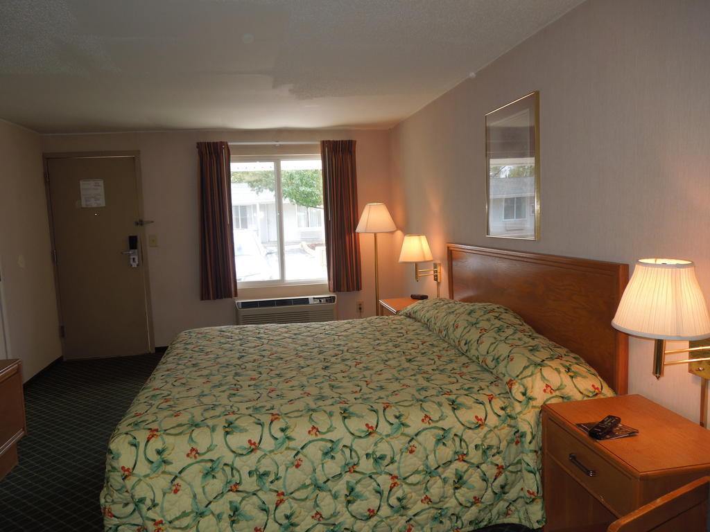 Knights Inn Elyria Pokoj fotografie